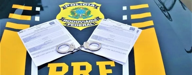 Em apenas 4 horas, PRF prende 2 procurados pela justiça durante fiscalização de ônibus em Feira de Santana