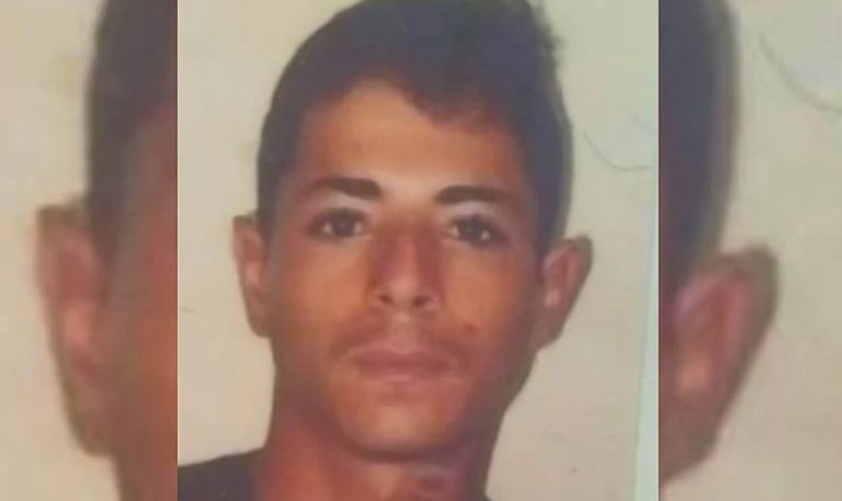 TEVE CASA INVADIDA: Homem morto a tiros na frente da esposa e filhos em Casa Nova