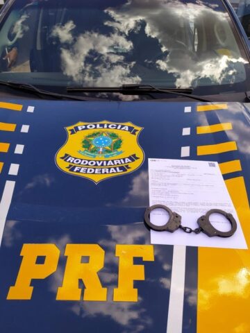 PRF prende foragido da justiça em Teixeira de Freitas