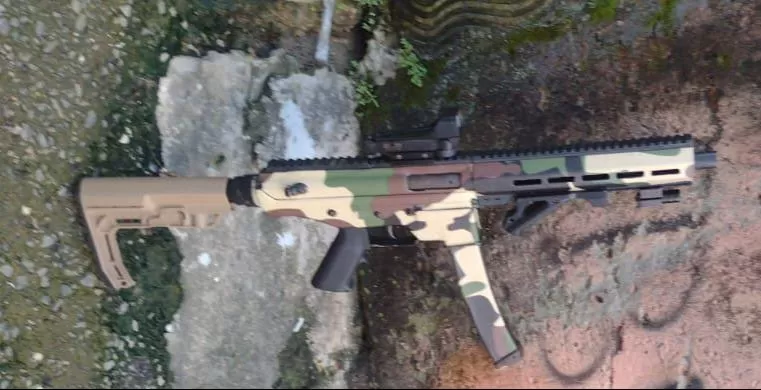 SUBÚRBIO DE SALVADOR: Carabina 9mm é apreendida pela PM em Plataforma
