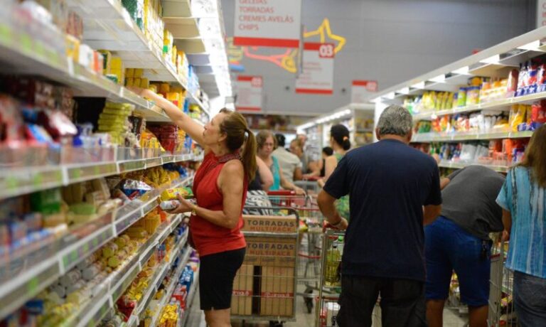 Inflação perde força pelo 2º mês seguido e fecha abril em 0,43%