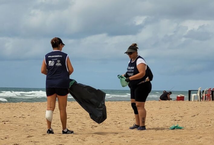 ‘Essa Praia Também é Minha!’: Mutirão de Limpeza chega à praia de Buraquinho, em Lauro de Freitas, neste sábado (27)