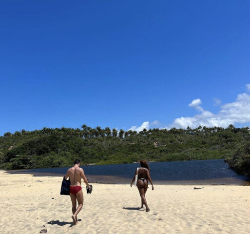 FOTOS: Iza faz topless na praia e enlouquece marmanjos: “Uau” 2 18B686A7 C310 4BA1 B434 67A082A939DB