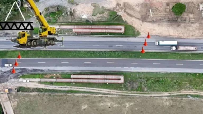 ViaBahia inicia instalação da viga central da nova passarela na BR-324