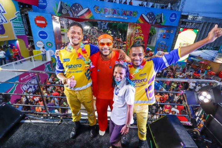 VALORIZOU! Parangolé com Tony Salles faz homenagem aos garis