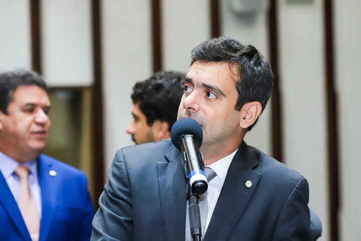 ‘A falta de fiscalização do governo no ferry e Coelba deixa baianos à mercê’, dispara Tiago Correia
