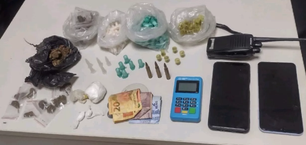 Drogas e munições são apreendidas pela PM no Arenoso