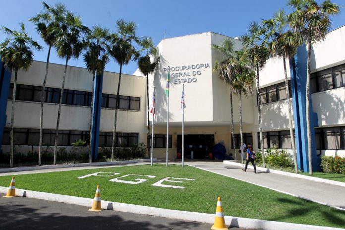 PGE-BA abre processo seletivo com 96 vagas