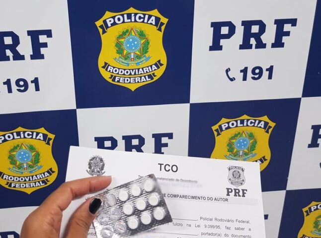 PRF autua caminhoneiro com drogas para retardar o sono em Jequié