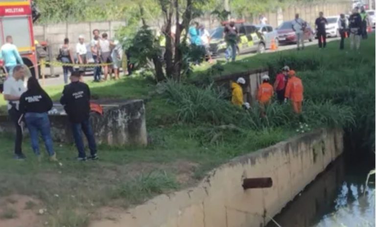 DENTRO DE SACO: Corpo em decomposição encontrado em córrego na entrada do Imbuí