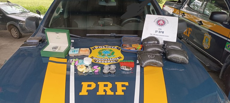 Pneu careca leva a prisão de traficante e apreensão de ROLEX, drogas, dinheiro e cartões bancários no Extremo Sul da Bahia