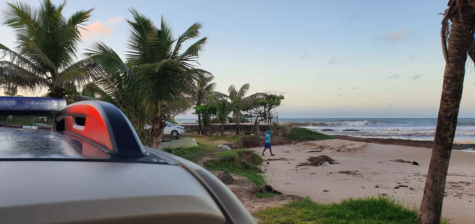 BRAÇO AMPUTADO: Corpo mutilado é encontrado na praia da Boca do Rio