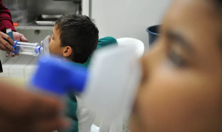 Saúde libera R$ 100 milhões para reforçar atendimento a crianças com vírus respiratórios no SUS