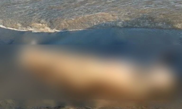 EM DECOMPOSIÇÃO: Corpo encontrado boiando em praia de Ilhéus