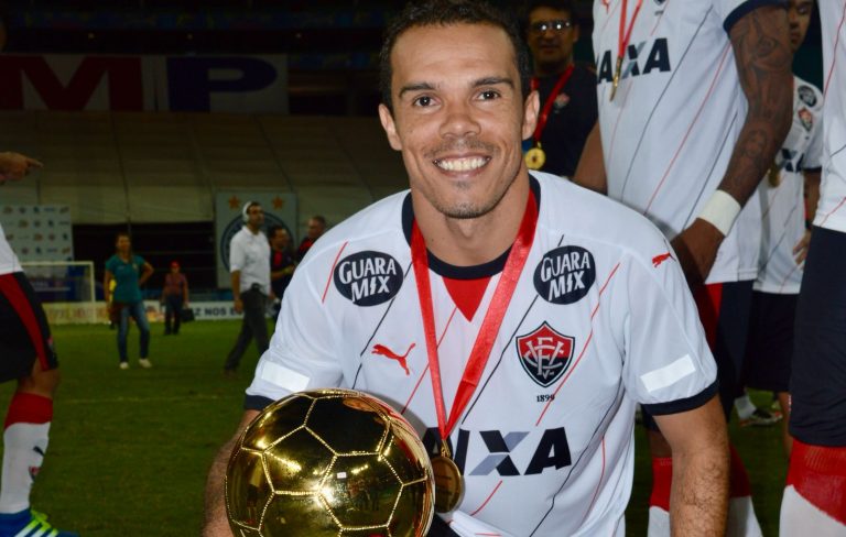 Morre aos 41 anos Leandro Domingues, ex-jogador do Vitória