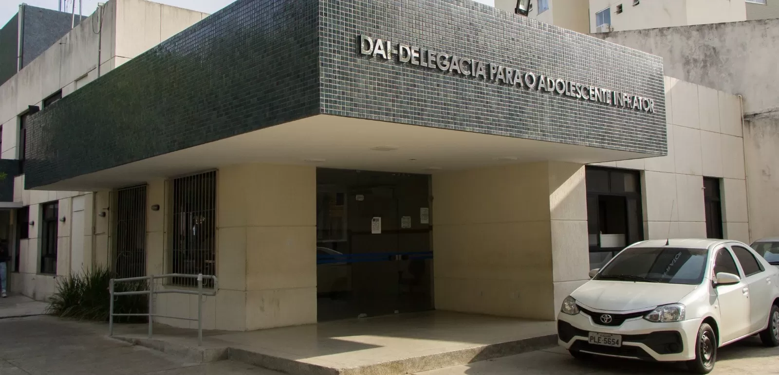 Adolescente é apreendido por ato infracional análogo a roubo na Pituba