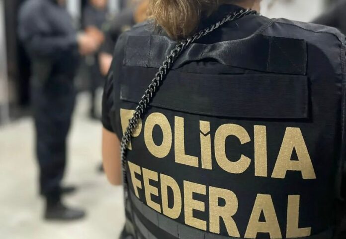 Passageira é presa pela PF após furtar celular em avião na BA
