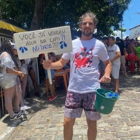 - ELE ESTÁ BROCANDO: Davi 'calabreso' inspira fantasias de carnaval com suas frases
