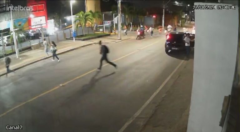CAJAZEIRAS: Homens armados fazem arrastão em ponto de ônibus