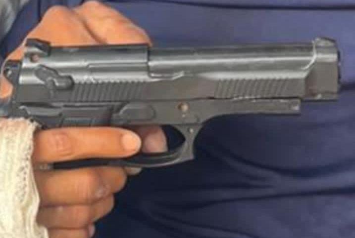 PRESOS COM ARMA DE BRINQUEDO: Homens acusados de extorquir comerciantes na Vasco da Gama são capturados