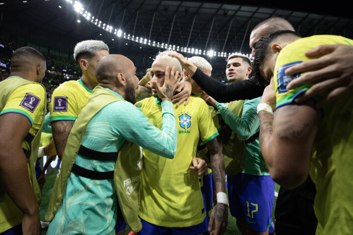 Neymar deu R$ 800 mil a Daniel Alves para multa que pode reduzir pena por estupro; entenda