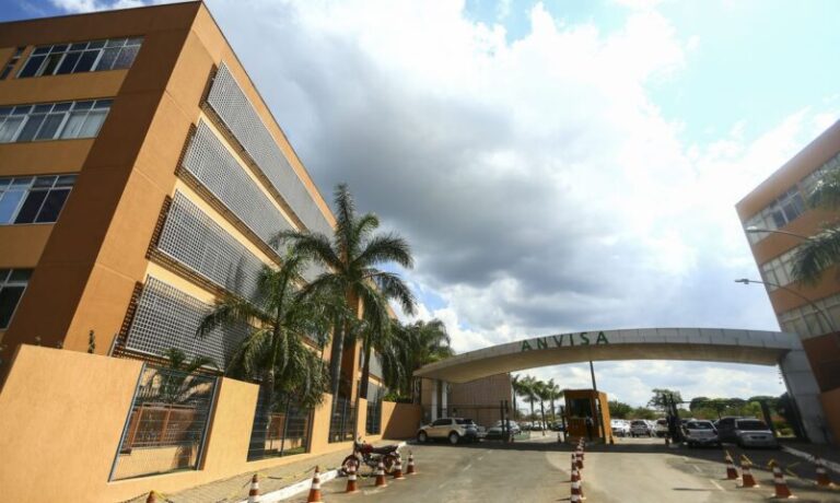 Anvisa aprova atualização de vacina contra covid-19