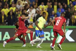 camisa da Seleção Brasileira vermelha