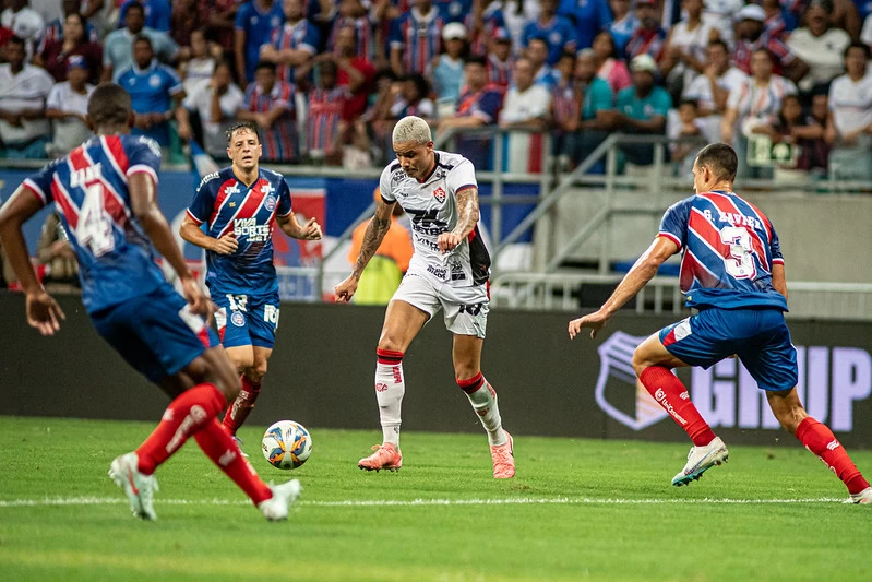 CLÁSSICO INTERNACIONAL: Veja o que precisa acontecer para Bahia e Vitória se enfrentarem na Sul-Americana 1 EC Bahia - CLÁSSICO INTERNACIONAL: Veja o que precisa acontecer para Bahia e Vitória se enfrentarem na Sul-Americana