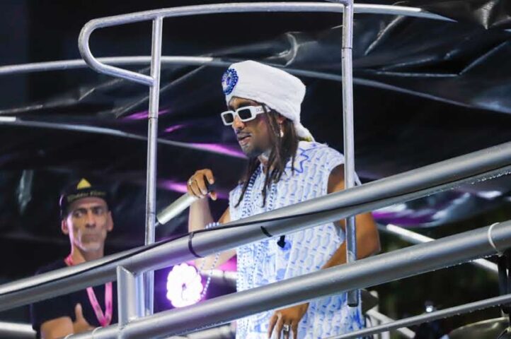 ÀTTØØXXÁ abraça tema do Carnaval 2024 e homenageia Filhos de Gandhy no Campo Grande