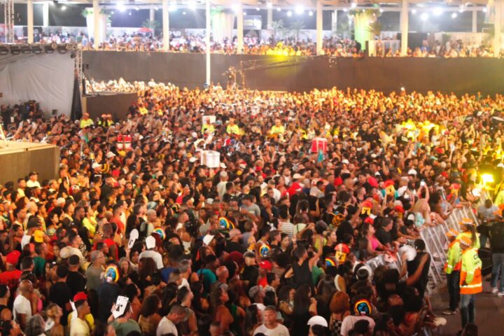 BONDE DOS NOVINHOS faz a limpa no Festival Virada Salvador