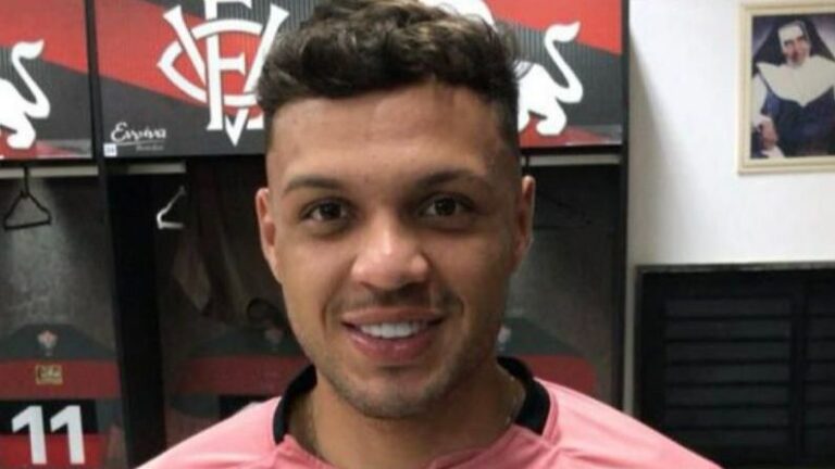 Vitória resolve imbróglio e assina com Daniel Jr