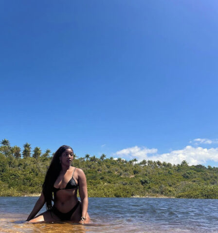 FOTOS: Iza faz topless na praia e enlouquece marmanjos: “Uau” 3 6C5180FB E0F4 4DBC AC4E 90B346B9E564