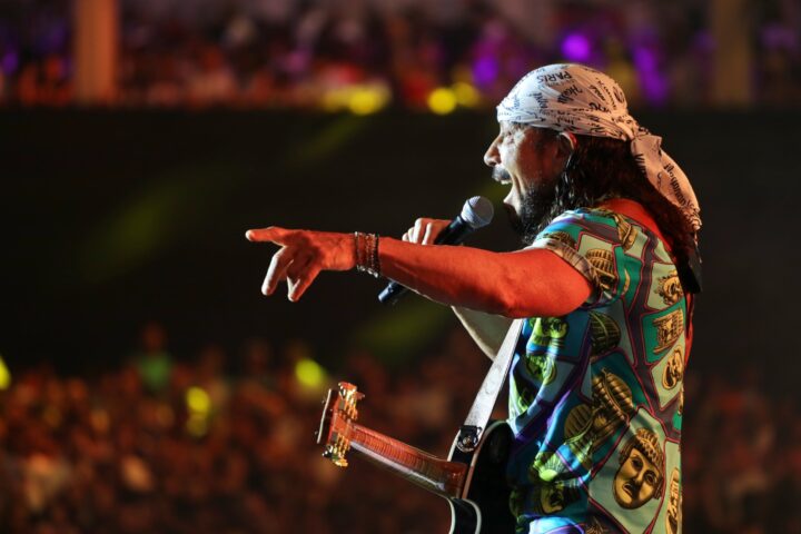 ‘Dê um grito aí’: Bell Marques leva hinos do Carnaval para o palco do Festival Virada Salvador