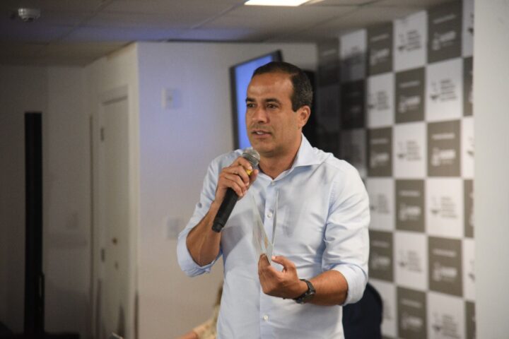 Bruno Reis assina financiamento de R$300 milhões para Arena Multiuso e diversas obras