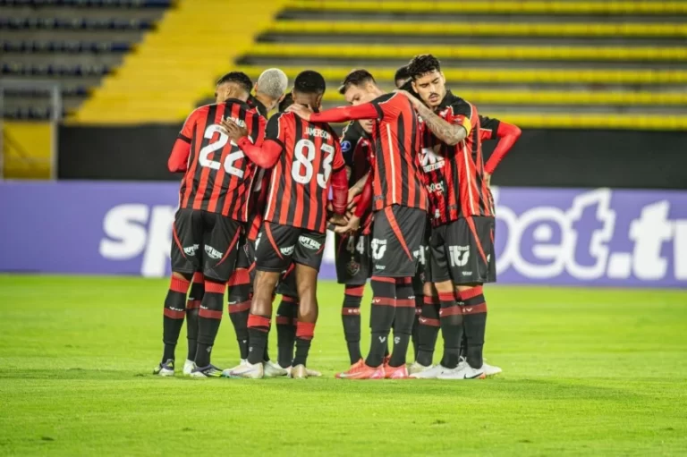 Vitória é eliminado da Sul-Americana com gol contra de Baralhas e falha de Arcanjo