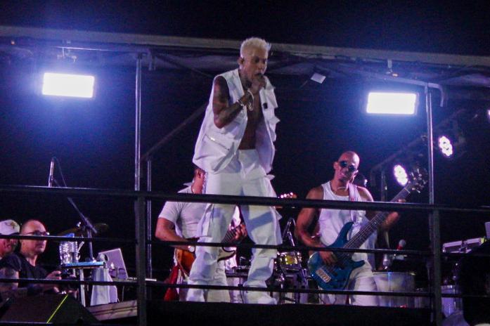 Kannário pegar ar no Virada Salvador