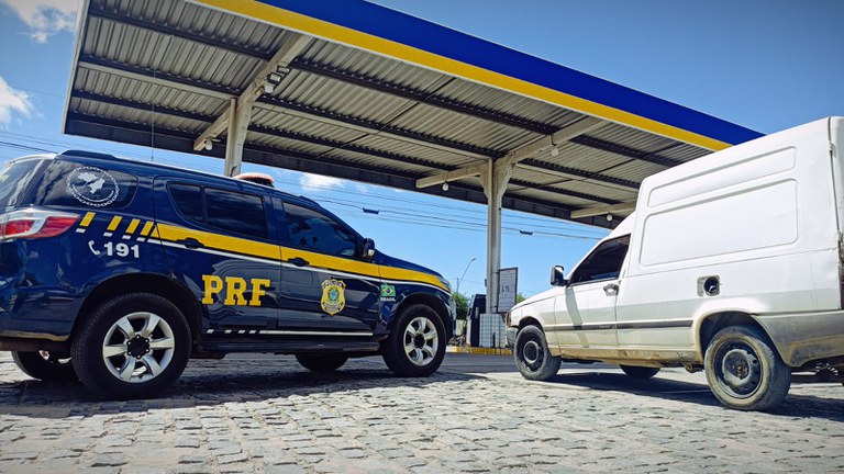 Caminhonete Fiorino locada em 2023 e não devolvida é recuperada pela PRF em Poções