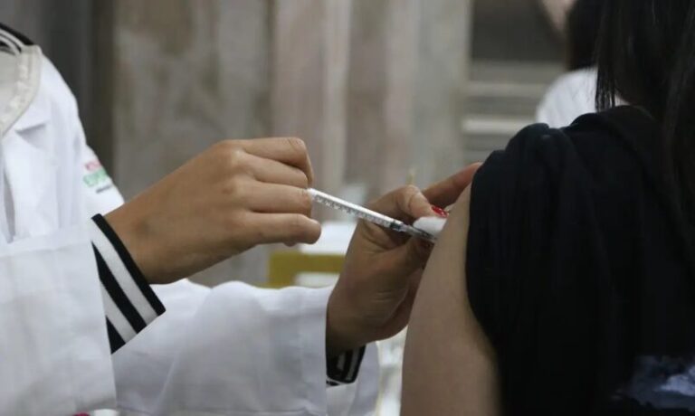 Vacinação contra a dengue começa em fevereiro, em 521 municípios