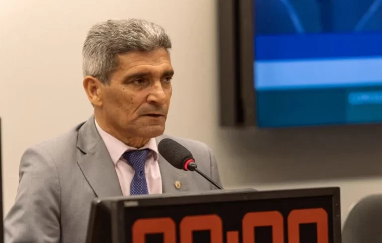 Raimundo Costa alerta sobre Medida Provisória que ameaça pagamento do Seguro-Defeso e mobiliza pescadores na Bahia