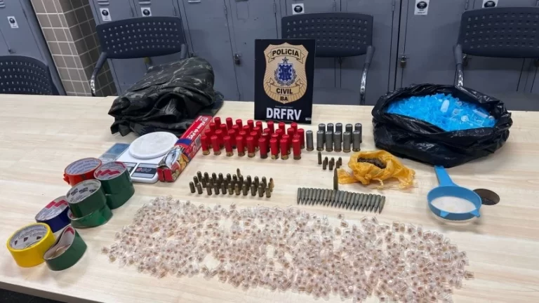 Fuga em Quingoma: Polícia Civil apreende fuzis, crack e centenas de munições em Lauro de Freitas