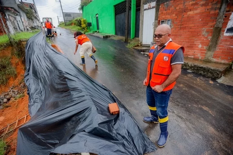 Simões Filho enfrenta fortes chuvas e mantém força-tarefa para minimizar impactos