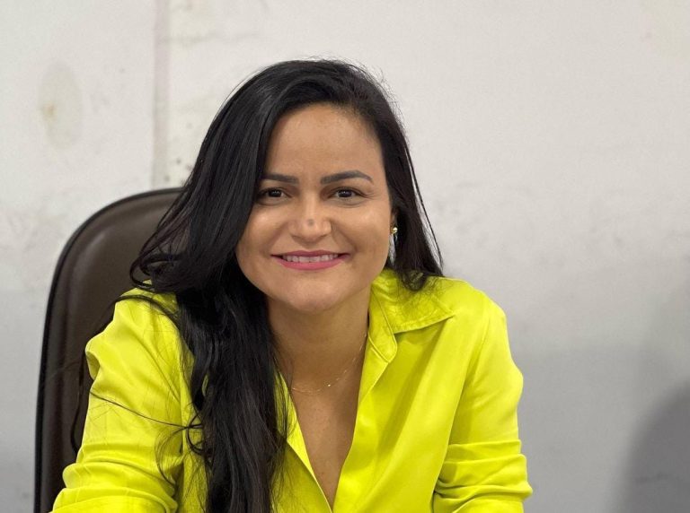 PRD de volta para os abraços de Débora Regis após decisão judicial