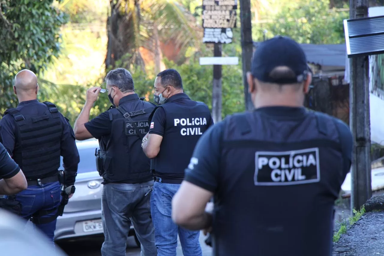 Homem é preso por morte de pai e filho em Medeiros Neto