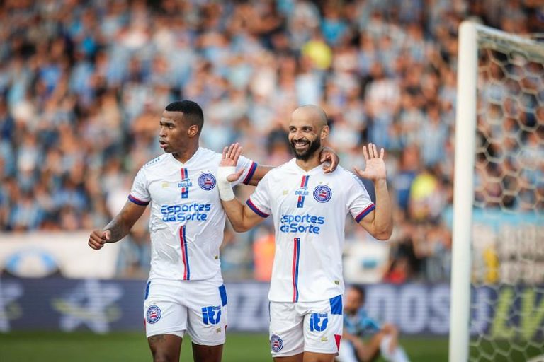LEI DO EX! Com gols de Thaciano, Bahia broca o inofensivo Grêmio e agora torce pro Vitória