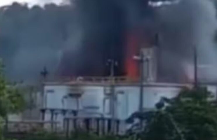 Tanque de óleo pega fogo em estação da Petrobras em Araçás
