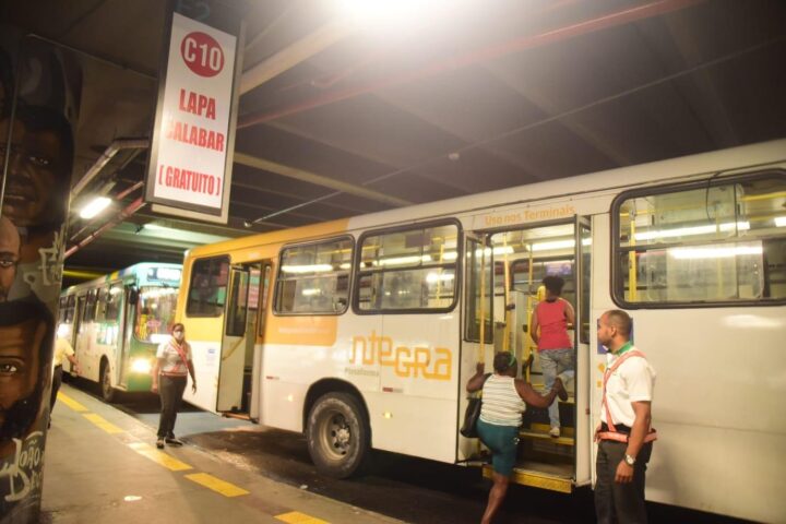 Foliões poderão contar com transporte 24h durante o Carnaval