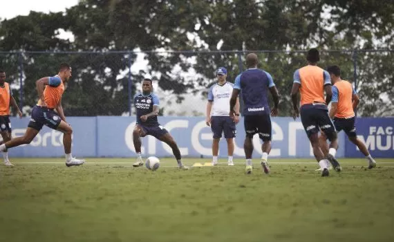 NOVIDADES NO BAHIA: Ajustes táticos e Acevedo na sala de musculação