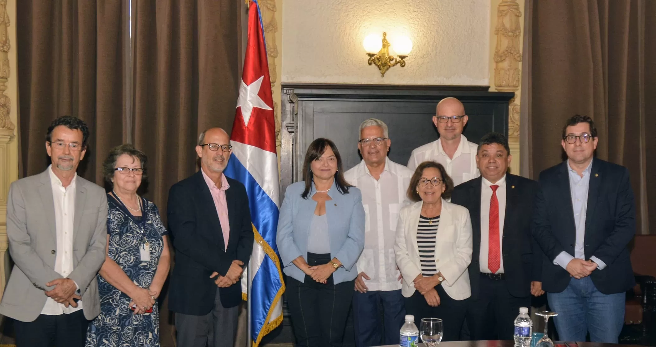 Alice Portugal lidera missão solidária a Cuba em protesto contra o bloqueio dos EUA