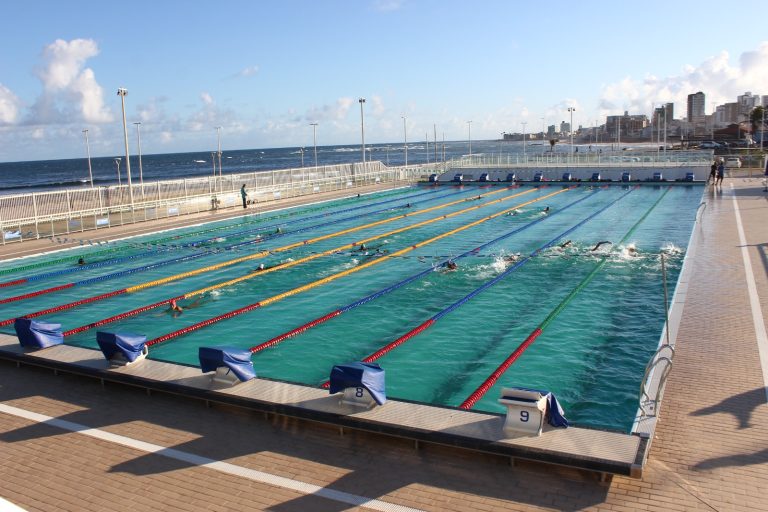 Arena Aquática Salvador promove aulas gratuitas para a população soteropolitana
