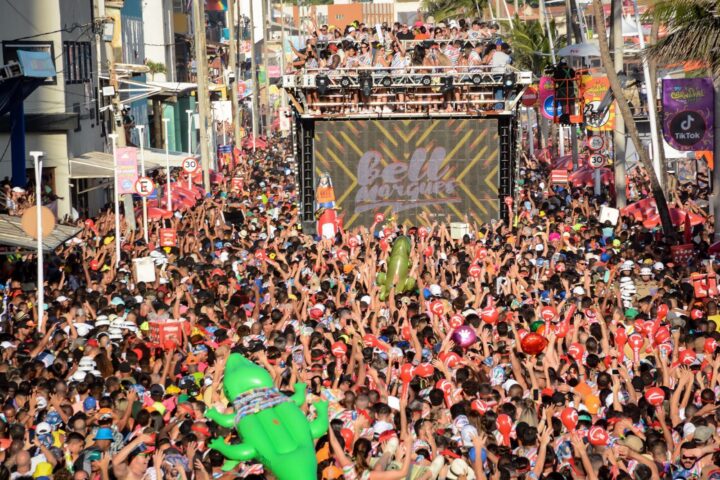 Bloco Camaleão esgota abadás